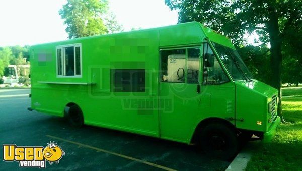 Diesel Chevrolet P30 Step Van Kitchen Food Truck / Used Mobile Kitchen Unit
