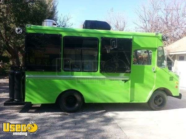 1982 - Fully Refurbished Food Truck- New Kitchen