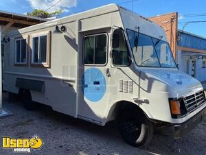 Low Mileage 2002 Chevrolet Workhorse Stepvan / Mobile Food Truck