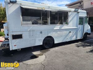 Well-Maintained 2006 - 25' Freightliner MT55 Step Van Kitchen Food Truck