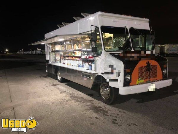 Great Looking 24' Workhorse Step Van Food Truck / Mobile Kitchen