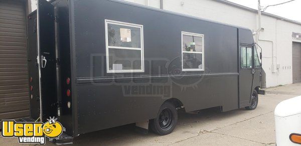 2005 GMC 22' Diesel Step Van Food Truck w/ Sparkling Custom-Built 2020 Kitchen