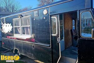 Versatile - 20' Chevrolet P30 All-Purpose Food Truck | Mobile Food Unit
