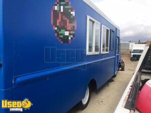 2001 Workhorse P42 Diesel Food Truck / Commercial Mobile Kitchen