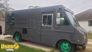 Used Chevrolet P30 Step Van Concession Truck / Used Kitchen on Wheels