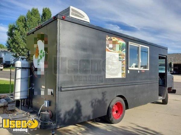Super Spacious Diesel Chevrolet P30 Permitted Mobile Kitchen Food Truck