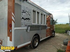 2000 International All-Purpose Food Truck Mobile Food Unit