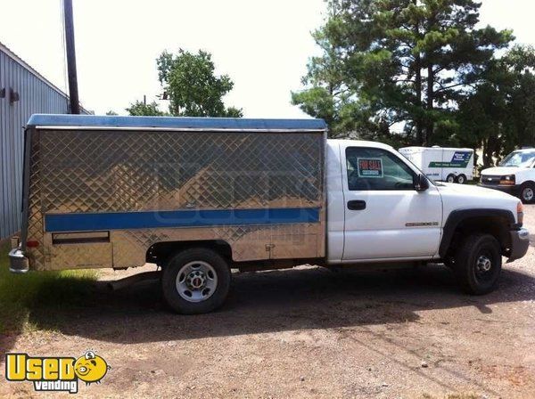 (2) - GMC 2006 / 2005 GMC 2500 Catering Trucks