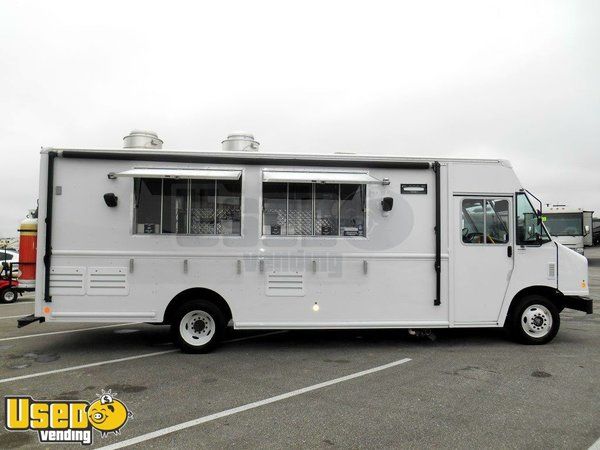 2015 Ford Utilimaster F59 Food Truck w/ Chef's Kitchen