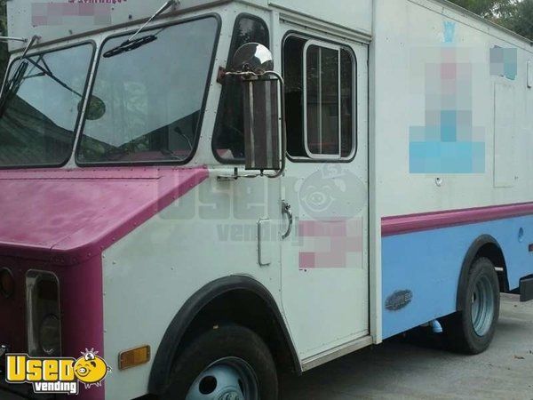1998 - Chevy P30  Food Truck