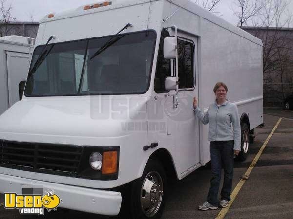 2000 - P30 Workhorse Retail Delivery Vending Truck