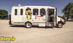 Clean and Loaded 2005 Ford E450 All-Purpose Food Truck/Mobile Food Unit