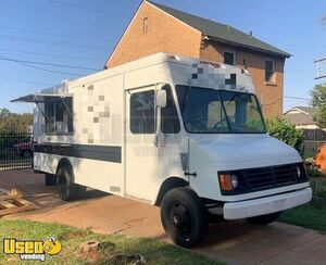 Used Chevrolet P30 Step Van Food Vending Truck / Mobile Concession Unit