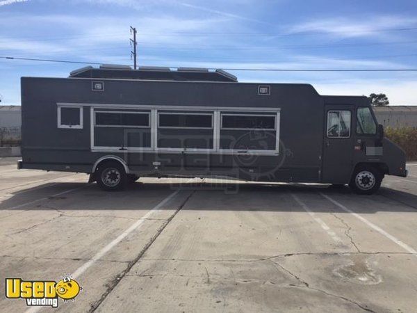 2003 Freightliner Diesel Food Truck with a Fully-Loaded Catering Kitchen