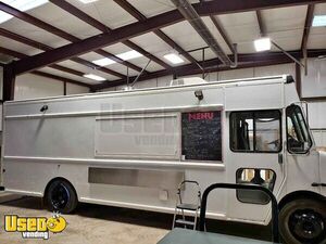 2000 - 30' International Step Van Street Food Truck | Mobile Food Unit