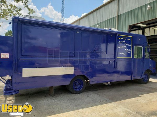 New 18' Step Van Kitchen Food Truck / Customizable Mobile Kitchen