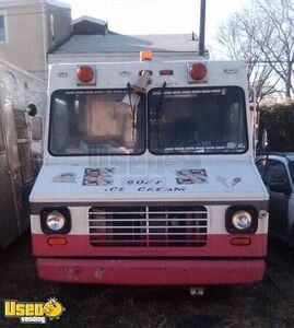 Used - Chevrolet P30 Step Van Mobile Ice Cream Truck