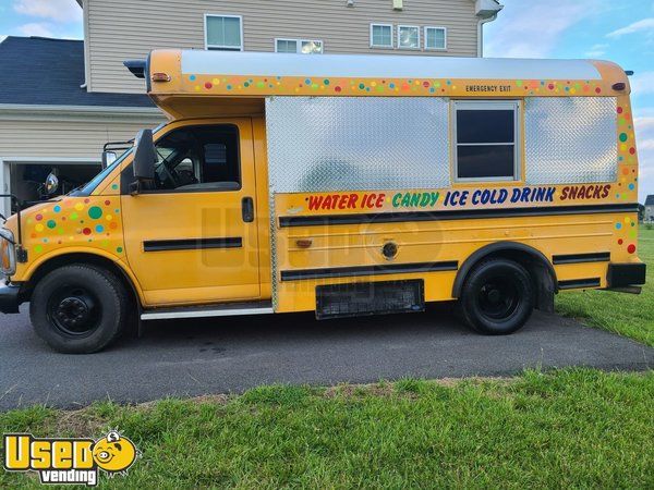 Lightly Used 2002 GMC 20' Snowball Bus / Ice Cream Truck