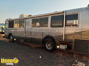 VINTAGE Western Flyer 35' Bus Kitchen Food Truck / Used Mobile Food Unit