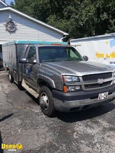 2003 Chevy Silverado 26' Lunch Serving Canteen-Style Food Truck