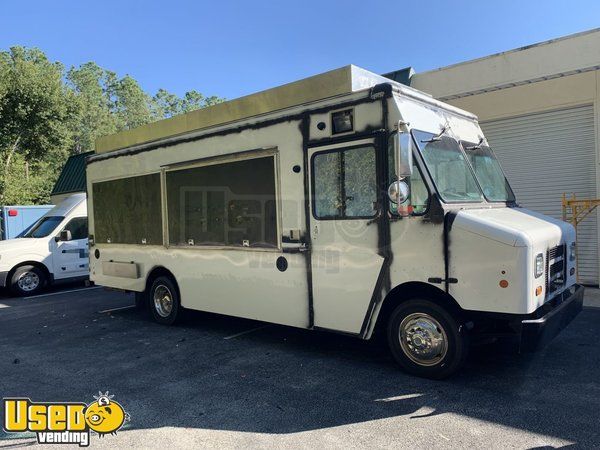 Ready for Service 2013 22' Ford F-50 Food Truck / Loaded Mobile Kitchen Unit