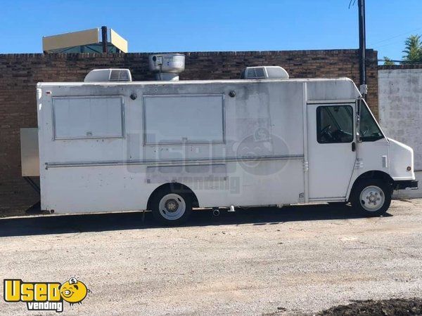 Very Clean 2001 Freightliner MT35 Step Van Kitchen Food Truck w/ Buckeye Pro Fire