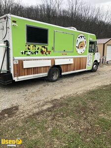 2000 - 18' Freightliner MT45 Diesel Food Truck / Used Mobile Kitchen