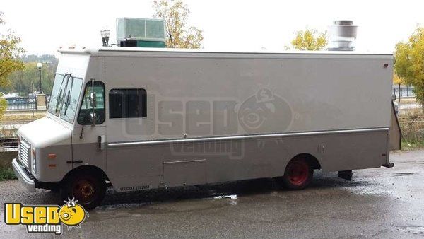 1998 - Chevy P30 Step Van Mobile Kitchen Food Truck