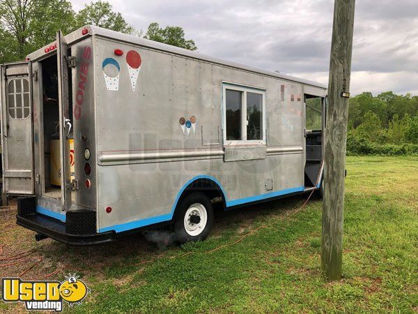 Chevrolet P30 22' Stepvan Ice Cream / Empty Food Truck