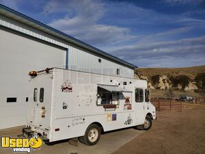 22' Diesel Chevrolet P30 Mobile Coffee and Beverage Truck / Used Mobile Cafe