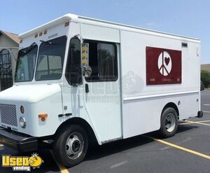 LOW MILES 2003 Workhorse P42 Diesel Fryer Food Truck w/ Generator