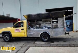 Ready to Roll - Lunch Serving Hotshot Food Truck Canteen Truck Mobile Food Catering Unit