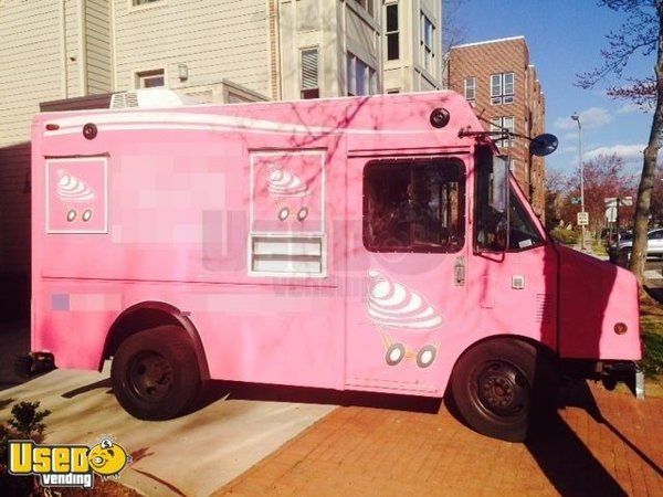 GMC Utilimaster Cupcake Truck