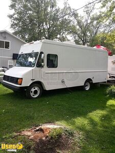 Chevrolet P32 Step Van with Lift Gate | All-Purpose Food Truck
