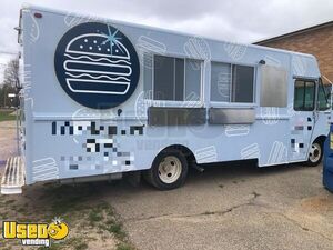 2005 - 30' Workhorse P42 Diesel Food Truck / Loaded Mobile Kitchen