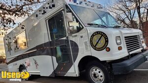 Heavy-Duty 2006 - 27' Ford Utilimaster Mobile Kitchen Food Truck