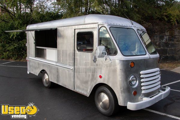 Lightly Used 1961 Vintage Grumman 15' Step Van Food Truck / Mobile Kitchen