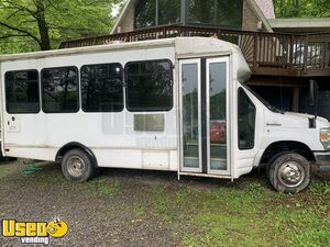 Low Miles 2008 20' Ford E450 All-Purpose Food Truck Mobile Food Unit Bus