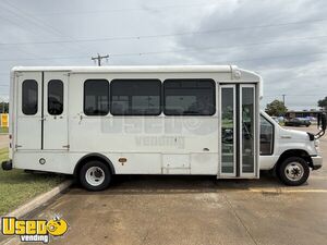 Like New - 2018 Ford E450 Soft Serve/Ice Cream Concession Truck