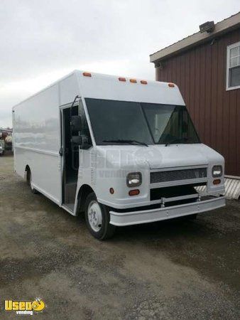 2006 - 18' Freightliner Mobile Kitchen Food Truck