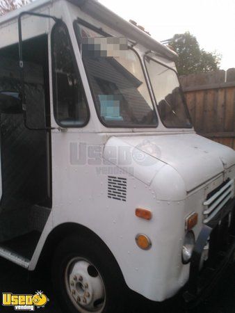 Chevy P30 Food Truck