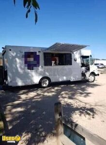 Inspected 2006 Workhorse P42 Food Truck / Licensed Mobile Kitchen