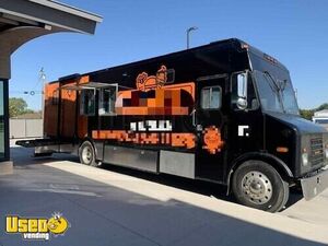 LOADED 25' International All Purpose Mobile Kitchen Food Truck with Bathroom