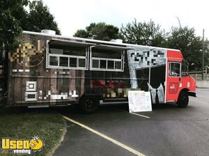 2011 Workhorse W62 30' Fully Loaded Professional Rolling Kitchen Food Truck