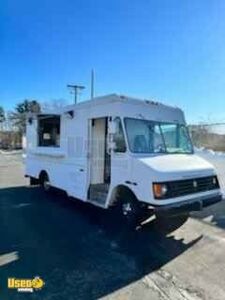 2005 Workhorse P44 Commercial Kitchen Food Truck with Fire Suppression