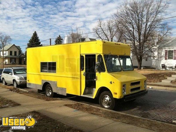 1989 / 2012 - Chevy P30 Mobile Kitchen Food Truck