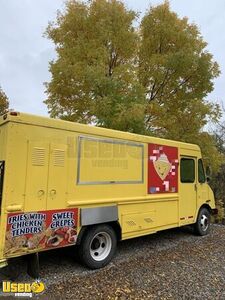 2003 - 24' Chevrolet P30 Crepes Food Truck / Ready to Work Mobile Kitchen