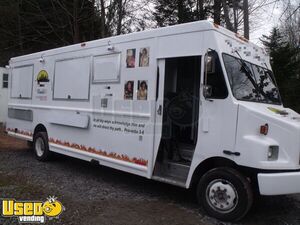 Used 2000 - 36' Freightliner Food Truck with Pro-Fire Suppression