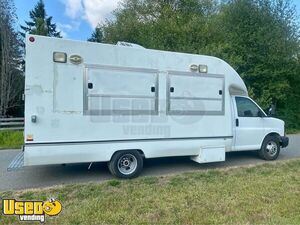 Versatile - 2006 GMC Savana Cutaway All-Purpose Food Truck