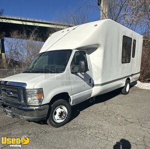 Low Mileage - 2010 25' Ford E-450 All-Purpose Food Truck DIY Mobile Vending Unit